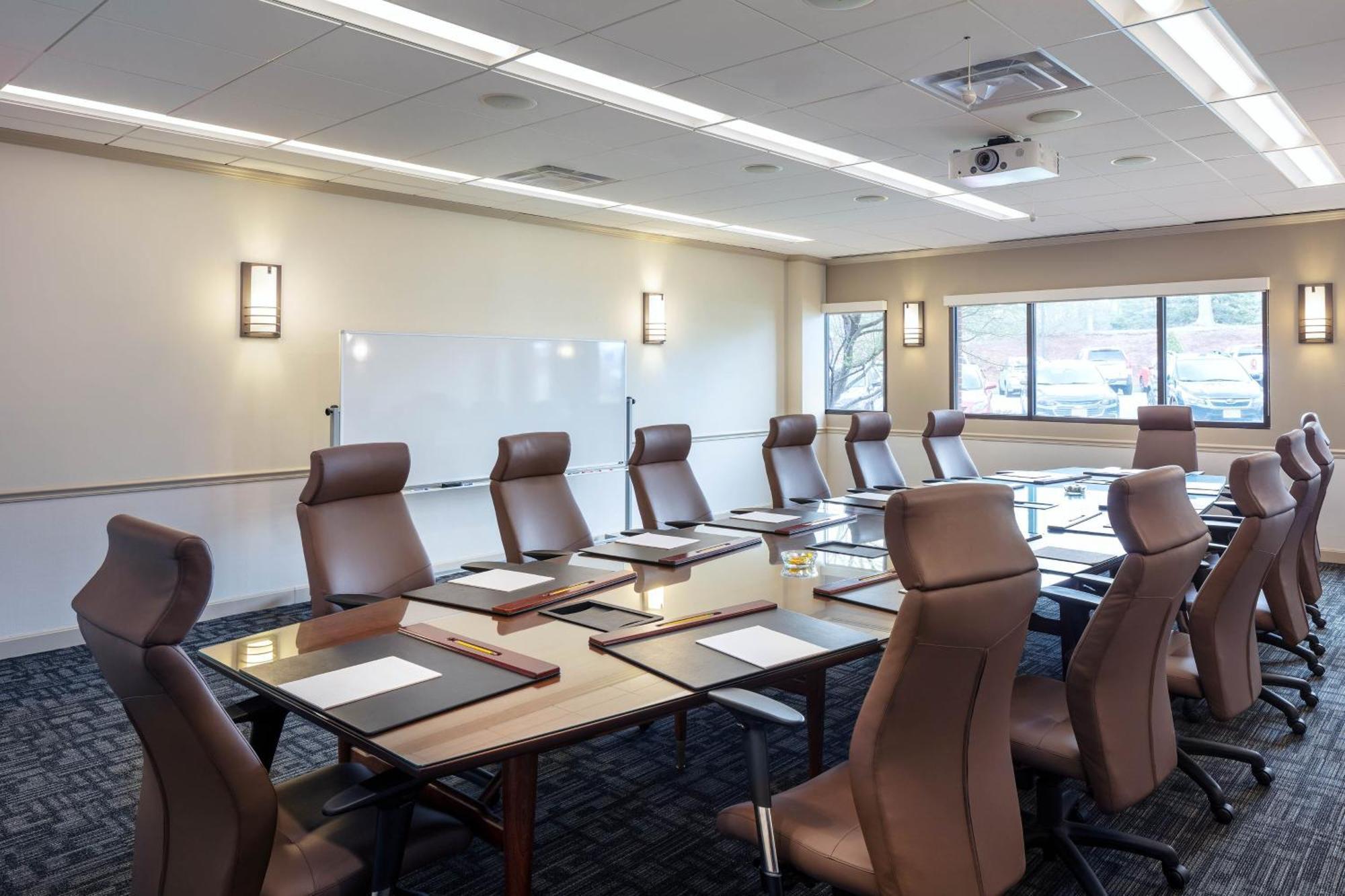 Four Points By Sheraton Norwood Conference Center Экстерьер фото